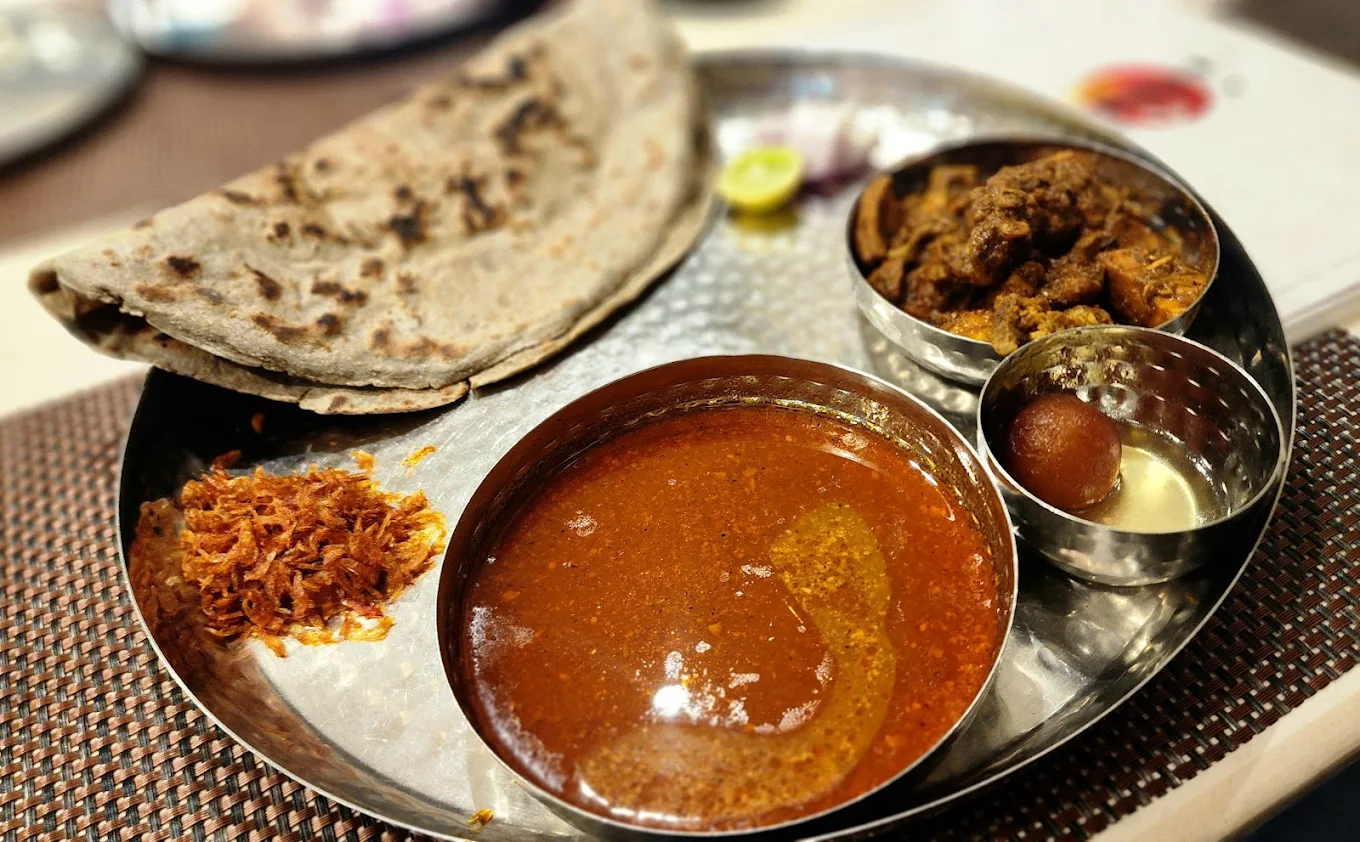 maincourse-HotelJayMalharBhojnalay-grobizzz.in-1